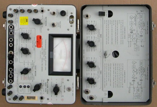 Wiltron 9041 Transmission Level & Return Loss Measuring Test Set Meter w/ Banana - Picture 2 of 7