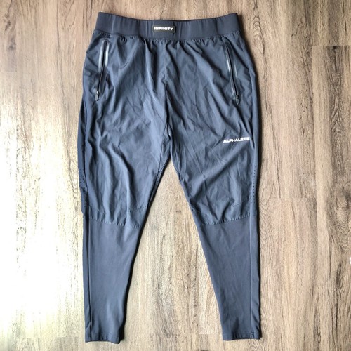 Alphalete Herren Infinity Tech Pants Terrain Jogginghose Schwarz Gr. XL Gym Work Out - Bild 2 von 7