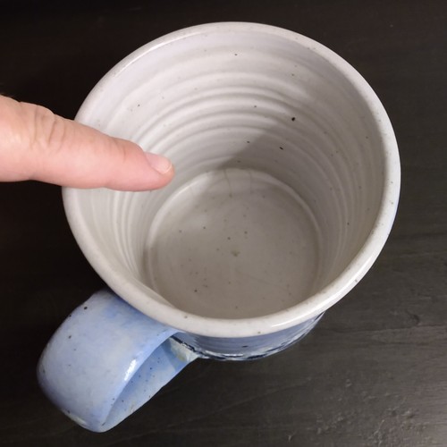 Artisan Studio Pottery Mug Textured Ocean Waves And Boat -Applied Handle -Signed - Afbeelding 11 van 12