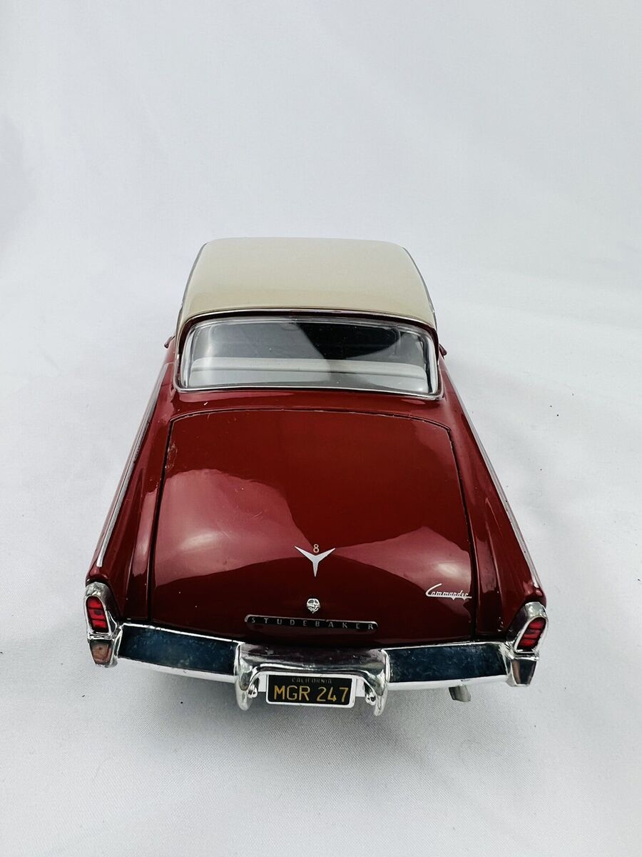 MAISTO 1953 STUDEBAKER STARLINER 1:18 LIGHT BROWN/DAMAGED