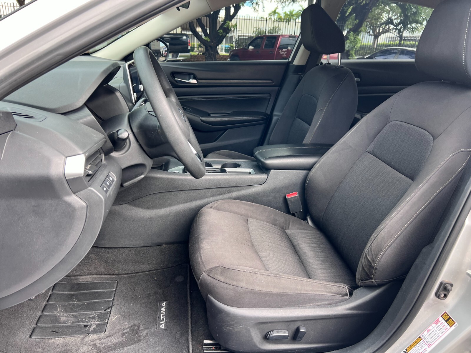Nissan Altima - Image 12