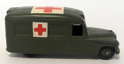 Vintage Dinky 30HM - Daimler Ambulance - Green - Picture 3 of 6