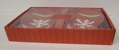 Hallmark Christmas Serving Dishes Snowflake Mittens Set of 2 NEW IN BOX - Picture 2 of 5