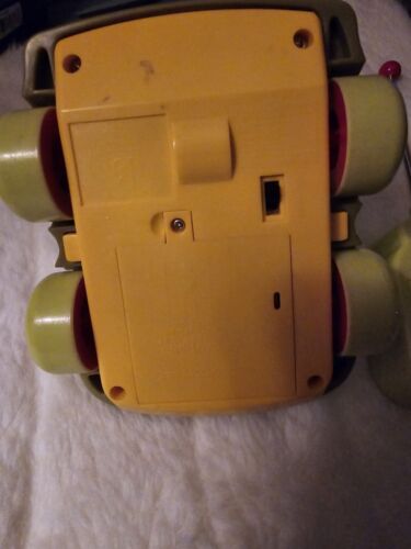 B toys Wheeee Mote Control Toddler Interactive Remote Control Car - Picture 6 of 7