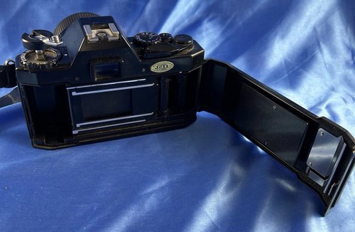 Vivitar V335 Film Camera W/ 35-70mm Vivitar Lens Macro Focusing Zoom & UV Filter - Picture 6 of 7