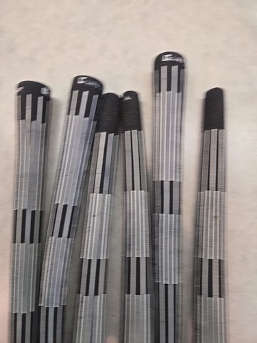 Empuñaduras línea kelmac-negro con líneas blancas. Lee la descripción. (Lote de 6) - Imagen 6 de 8