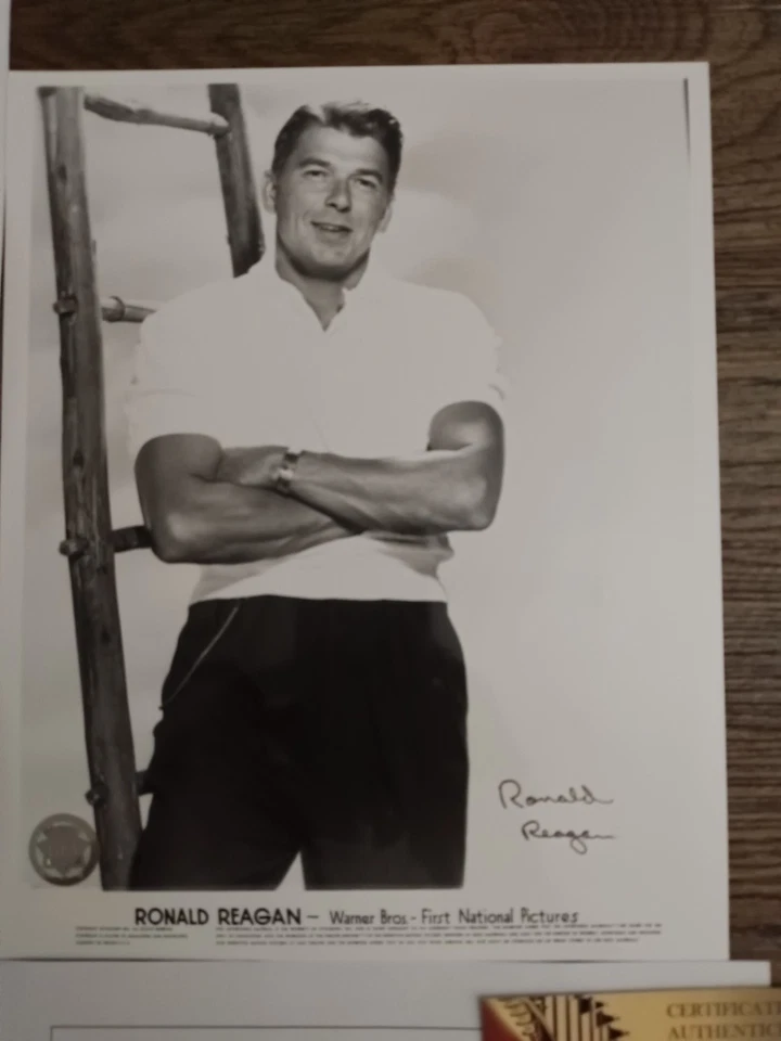 Foto firmada a mano por Ronald Reagan 8X10 en blanco y negro con certificado de autenticidad GFA Foto 2 de 4