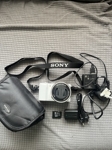 Sony Alpha a5100 Mirrorless Camera White w/ E 16-50mm Lens & Bag& memory Card