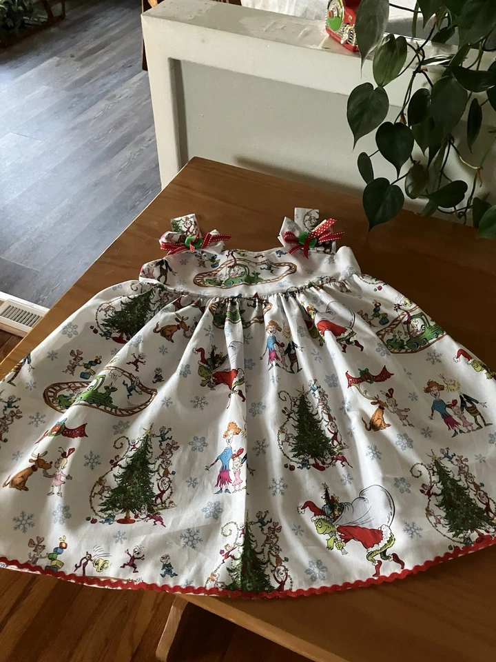 Vestido de Navidad para niñas Grinch talla 4/5 nuevo Foto 3 de 3