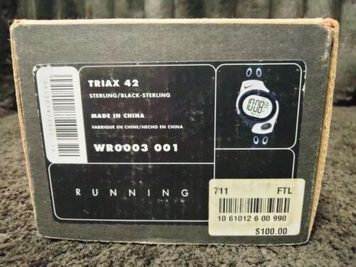 Reloj deportivo Nike TRIAX 42 NUEVO EN CAJA -WR0003 001 ESTERLINA/NEGRO para piezas LEER POR FAVOR - Imagen 9 de 20