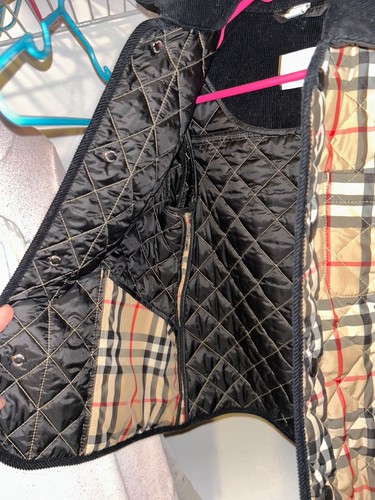 kids Burberry jacket perfect condition size 6Y price is negotiable - Picture 4 of 4