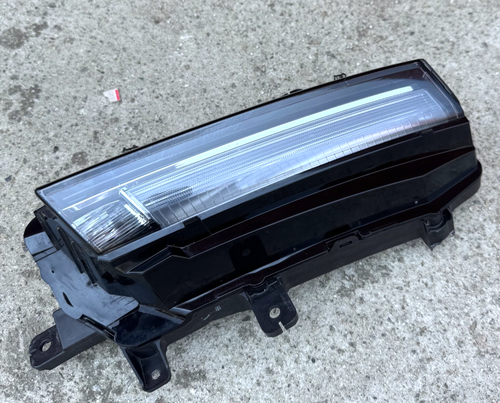 2020-2024 Cadillac CT5 Driver Left Daytime Running Light DRL 84761121 Cornering - Picture 7 of 24