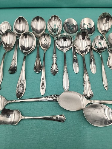 20 Vintage Silverplate Sugar Spoons, Jelly Spreaders, Sauce Ladles, More - Picture 10 of 12