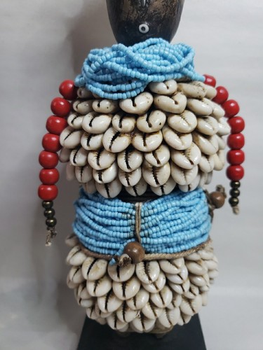 Namji Tribe Doll Handcrafted Pine Wood Cowrie Shells Blue Red Brown 10 1/2" - Picture 3 of 13