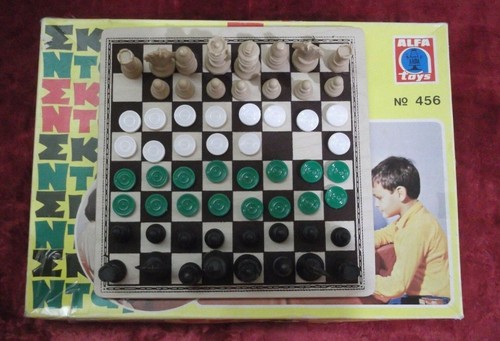 JUEGOS DE MESA GRIEGOS VINTAGE AÑOS 70: AJEDREZ Y JUEGO DE DAMAS HECHOS EN GRECIA POR ALFA TOYS - Imagen 2 de 11