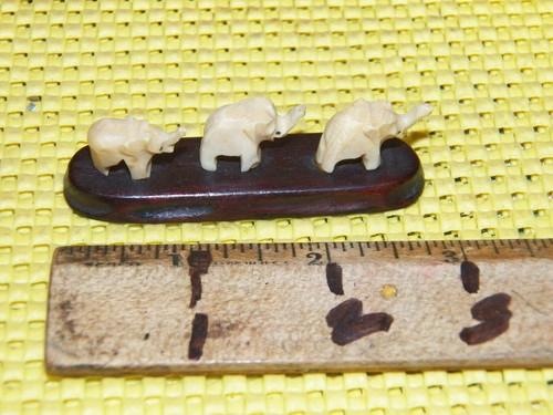 Vintage Miniature Carved Wood Elephants Figurine - Picture 2 of 5