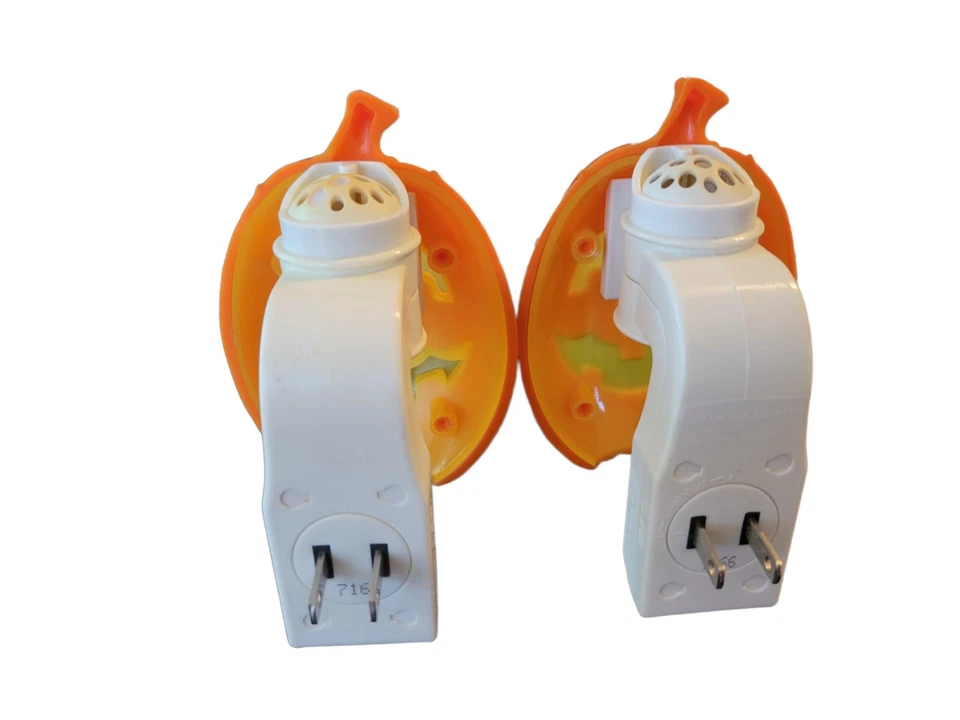 Slatkin & Co Light Up Wallflower Plug Pumpkin Jack-o-Lantern Fragrance Diffuser - Image 4 of 4