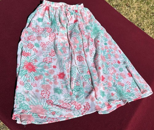 GIRS' M (10-12) FLORAL KNIT SHORTS W/ SHEER SKIRT OVERLAY, WHITE/PINK/GREEN, EUC - Picture 2 of 4