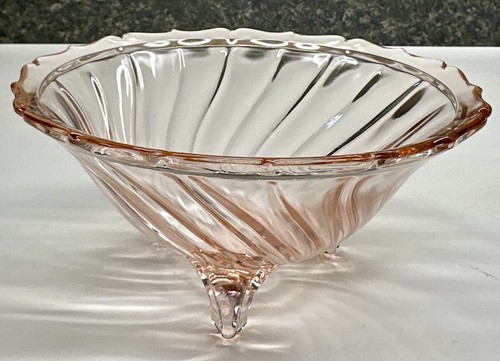 Jeannette Glass” Swirl Pink” 3 Footed Open Candy Dish. Pattern Ran 1937-1938 - Picture 2 of 4