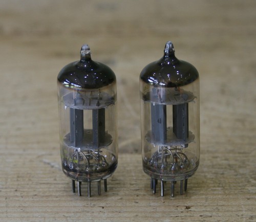 Pair of Vintage Mullard ECC83 Yellow Label Valves / Tube - Made in Great Britain - Picture 2 of 4