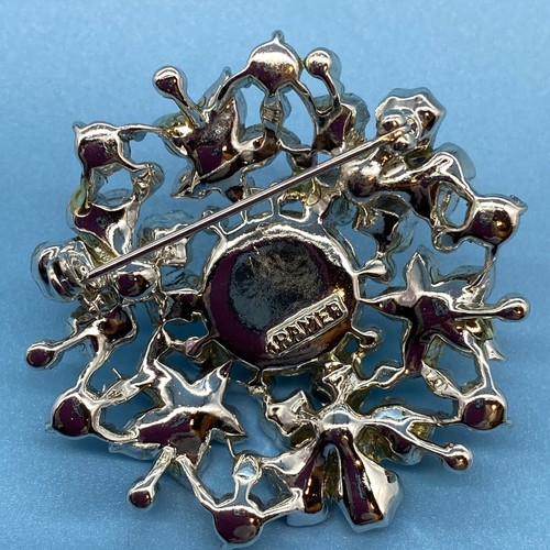 Kramer Signed Brooch Round Snowflake Silver-Tone Faux Pearl & Rhinestones VTG - Picture 4 of 5