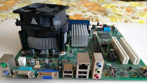 A Dell Motherboard Combo, Quad Core, Heatsink, I/O shield, 4 GB Ram - Afbeelding 3 van 8