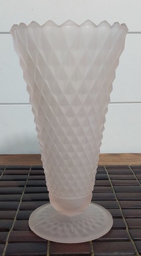 Vintage Indiana Glass Pink Diamond Point Vase - Picture 2 of 8