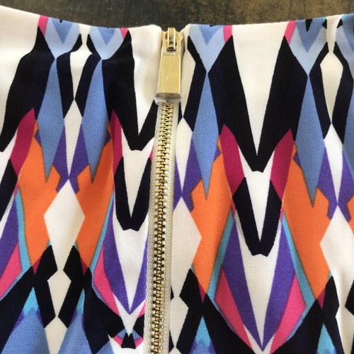 NEU Vince Camuto Gr. 8 Jersey Strickkleid Langarm Reißverschluss hinten geometrisch gefüttert - Bild 7 von 8