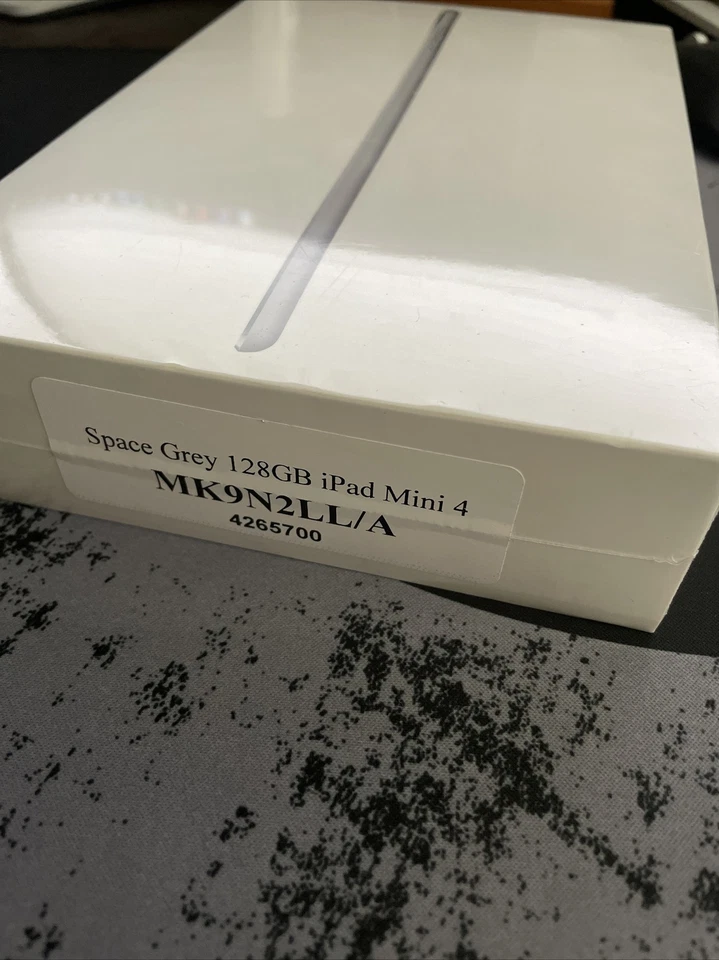 BRAND NEW APPLE IPAD MINI 4 128GB Wi-Fi SPACE GRAY WITH BONUS BUNDLE OTTER CASE - Image 2 of 4