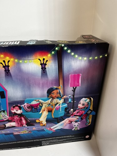 Monster High Student Lounge Playset, Themed Accessories, Working Vending Machine - Picture 8 of 8