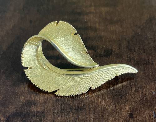 Sarah Coventry Vintage Brooch Gold Tone Feather Signed Pin - 第 1/9 張圖片