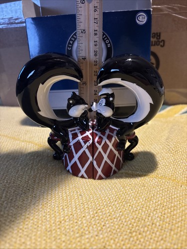 Pepe le Pew Salz und Pfefferstreuer / Neu ohne Karton / magnetisch - Bild 2 von 18