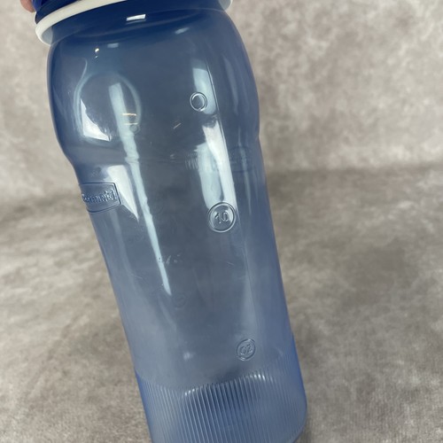 Rubbermaid Blue 20 oz bottiglia d'acqua in plastica 7M22 Chug coperchio ribaltabile con passante per dita - Foto 3 di 9