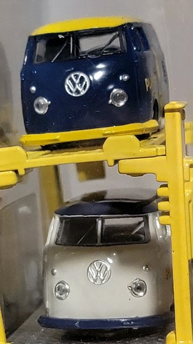 M2 PLANTERS MR. PEANUT 1960 VW DELIVERY VANS! AUTO LIFT 2 PACK!  NISP  GO NUTS - Bild 3 von 6