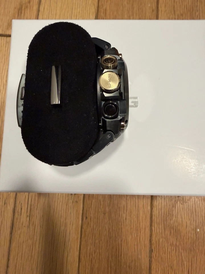 Radio solar Casio G-Shock MRG-B2000BG3A 'Kurogane-Iro' Bluetooth titanio - nueva en caja Foto 3 de 4