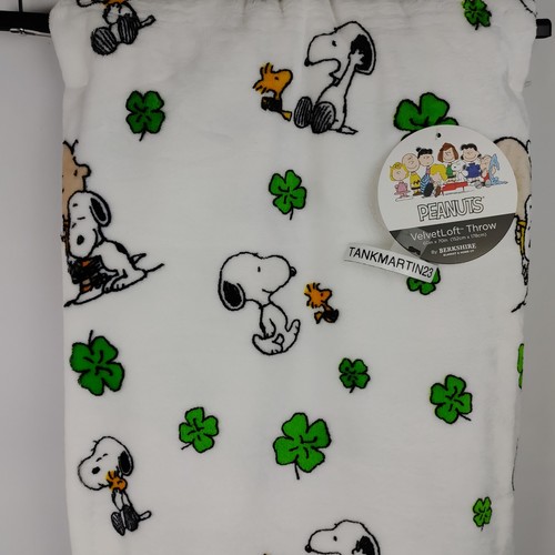 Peanuts Snoopy 60x70 Velvet Soft Throw Blanket St. Patricks Shamrocks Irish - Picture 2 of 6