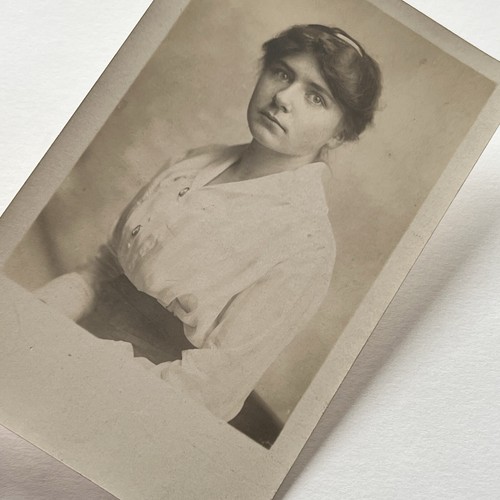 Antique RPPC Real Postcard Photograph Beautiful Demure Young Woman - Picture 5 of 8