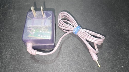 Adaptador de corriente alterna color Game Boy púrpura atómico de terceros en muy buen estado probado - Imagen 4 de 4