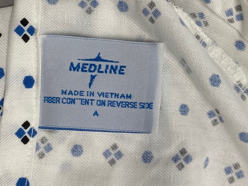 QTY 2 NEW Medline HOSPITAL PATIENT Gown Universal Size Tie Back White - Picture 2 of 2