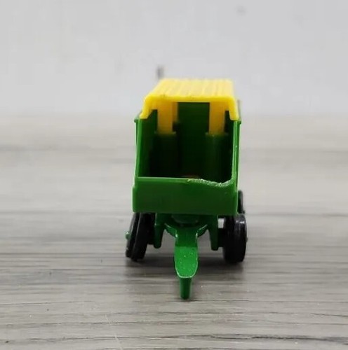 ERTL John Deere Covered Forage Wagon Trailer 1:64 - Picture 5 of 7