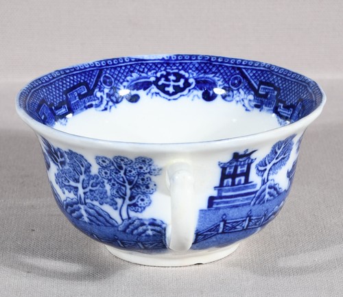 Allertons Blue Willow Cup 2 in Tall & Saucer 5 1/2 in Diameter - Picture 4 of 11