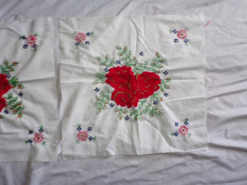 Menge 2 bestickte Quilt Quadrate Floral Baumwollmischung 18" rote Rosen Blumen # 5091 - Bild 15 von 15