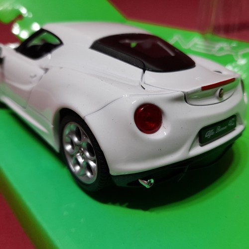 Welly Alfa Romeo 4C 1/24 Scale NEX Diecast Model Car - Picture 10 of 21
