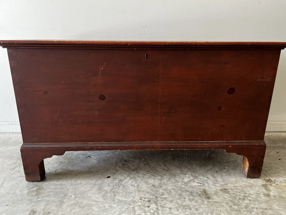 Antiguo cofre manta Pa Chippendale pintura roja original 18 1780 pies de soporte Foto 3 de 4