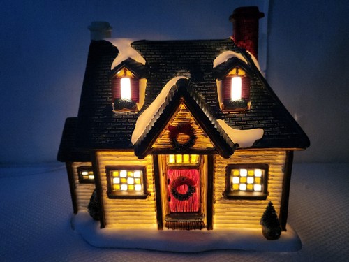 VINTAGE 1998 NICHOLAS SQUARE "THE DOLAN HOUSE" PORCELAIN LIGHTED HOUSE - Picture 2 of 12