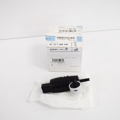やしみ 2017 BMW 5 G31 Windscreen Washer Tank Pump 67127388349