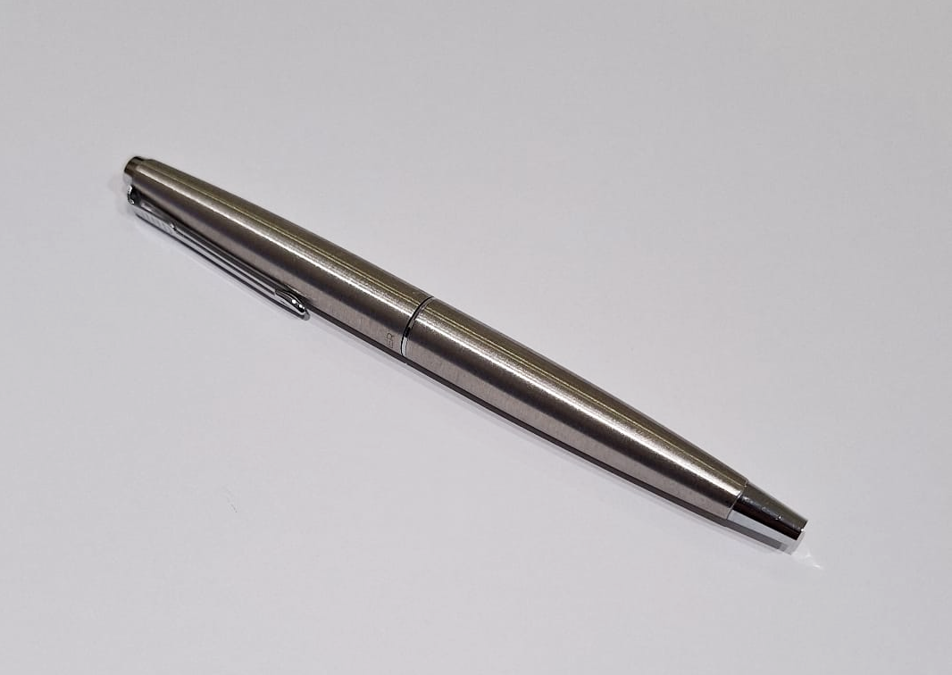 PARKER FRONTIER FOUNTAIN PEN SILVER MADE IN ENGLAND WITH BOX