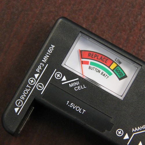 Batterie celle a pulsante AAA C D 9V 1,5 V tester batteria universale tester - Foto 12 di 12