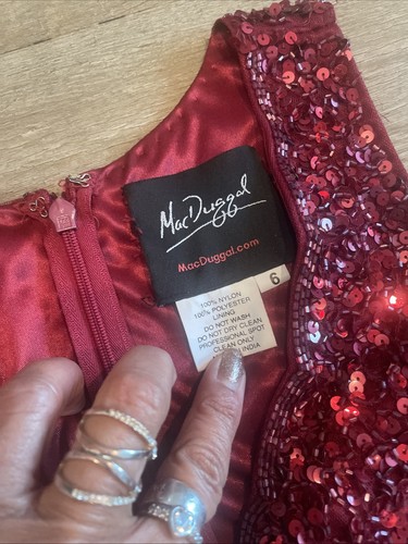 Vestido Formal Largo Sin Mangas Lentejuelas Rojo Mac Duggal De Colección Talla 6 - Imagen 3 de 14