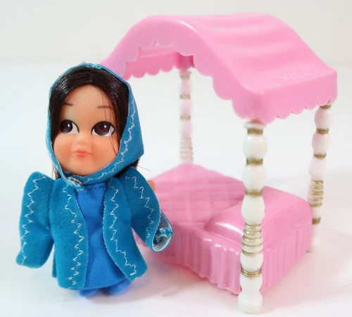 Mattel Liddle Kiddles Storykins Sleeping Beauty 3" Doll & Pink Canopy Bed Vntg